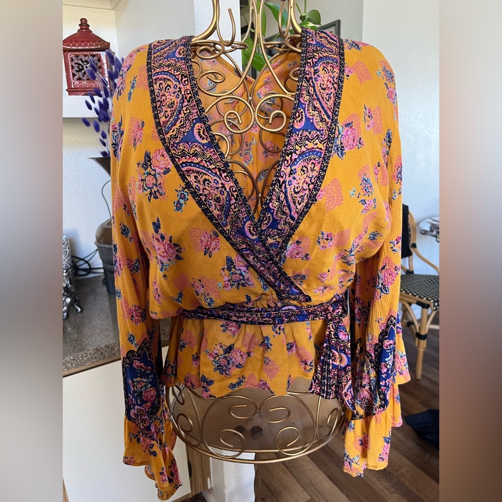 Nostalgia Brand, Yellow, Bell Sleeve Blouse, Size Medium